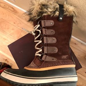 Excellent like new condition Sorel Joan of Arctic Burgundy Cattail Womens boots